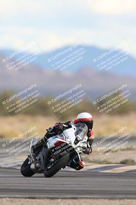 media/Nov-16-2025-Race Pace (Sun) [[8c5fa54630]]/Non Verified Riders (1st 20 Minutes)/5-Turn 15 (110pm)/